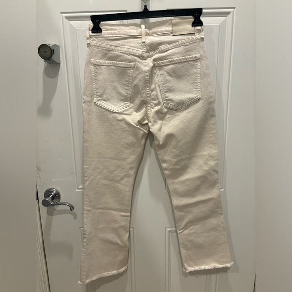 Citizens Of Humanity Isola Mid Rise Cropped Boot
In Almondette - Picture 6 of 10